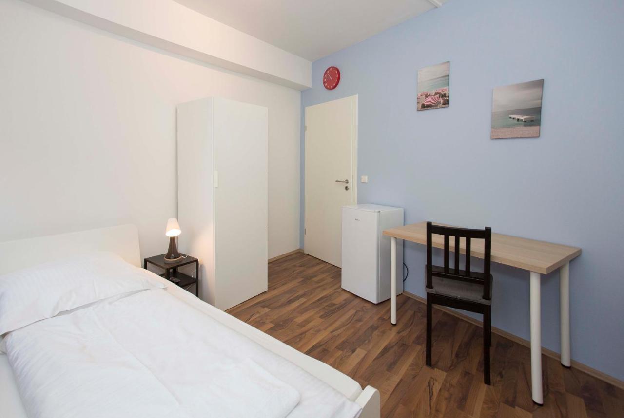 Zentral Gelegene Zimmer Mit Gemeinschaftsbad Und Kueche Nuremberg Exterior photo