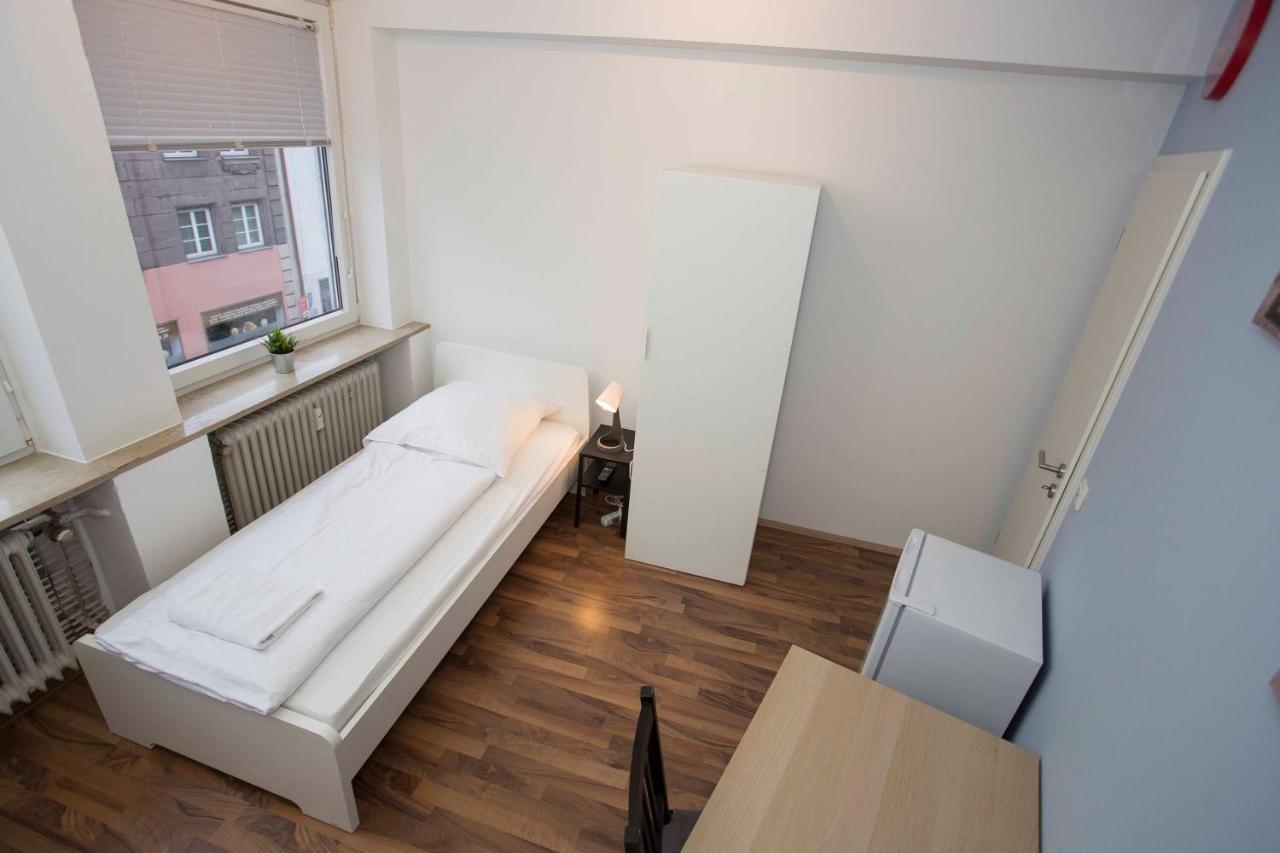 Zentral Gelegene Zimmer Mit Gemeinschaftsbad Und Kueche Nuremberg Exterior photo