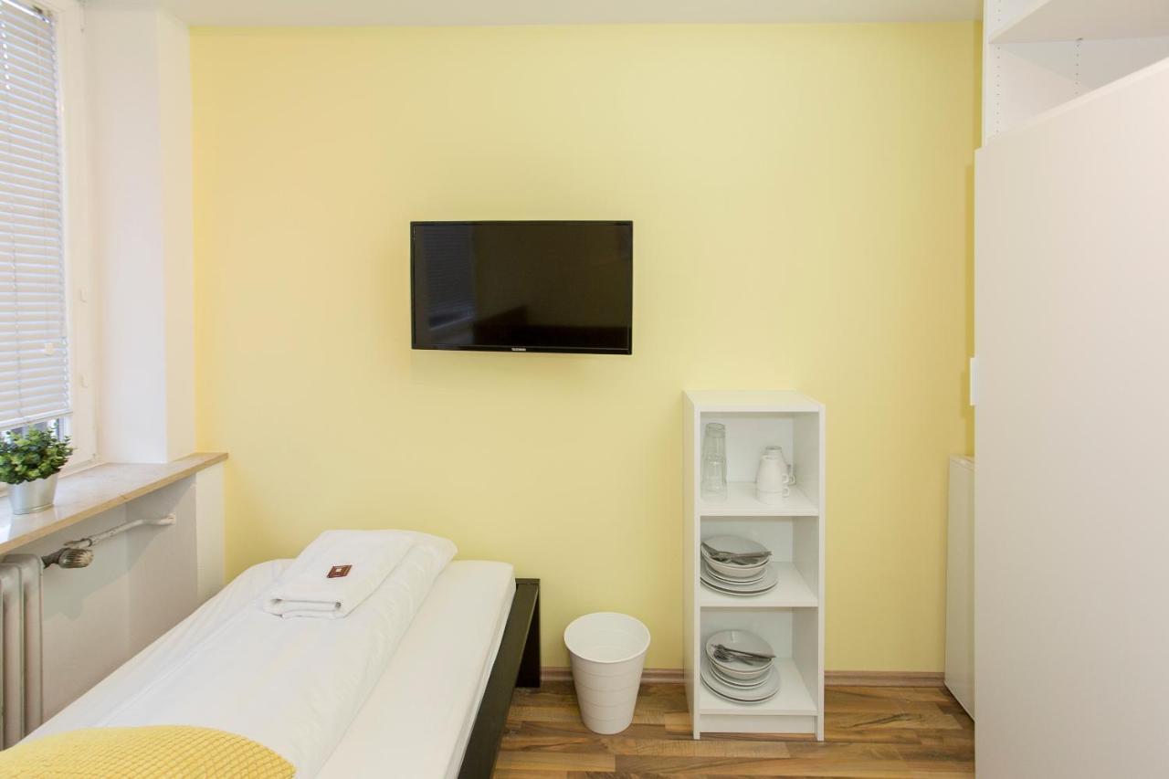 Zentral Gelegene Zimmer Mit Gemeinschaftsbad Und Kueche Nuremberg Exterior photo