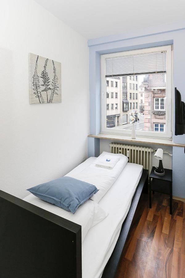 Zentral Gelegene Zimmer Mit Gemeinschaftsbad Und Kueche Nuremberg Exterior photo