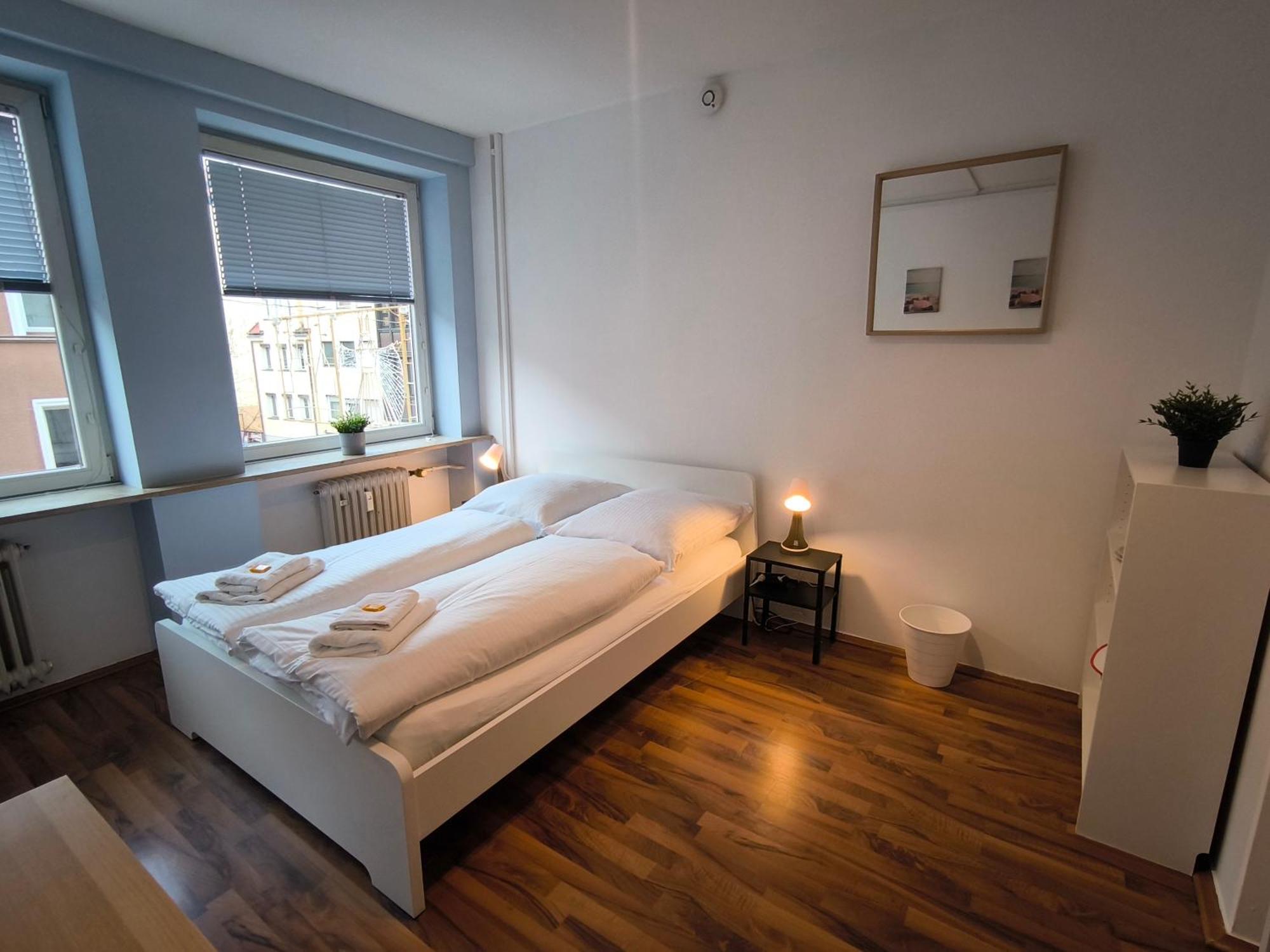 Zentral Gelegene Zimmer Mit Gemeinschaftsbad Und Kueche Nuremberg Exterior photo